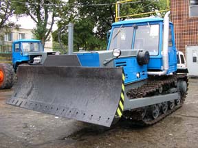 Гусеничный трактор Т-150Д-09